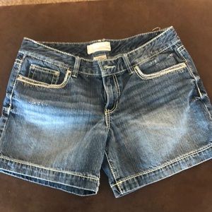 Maurice’s distressed shorts - inseam 5in